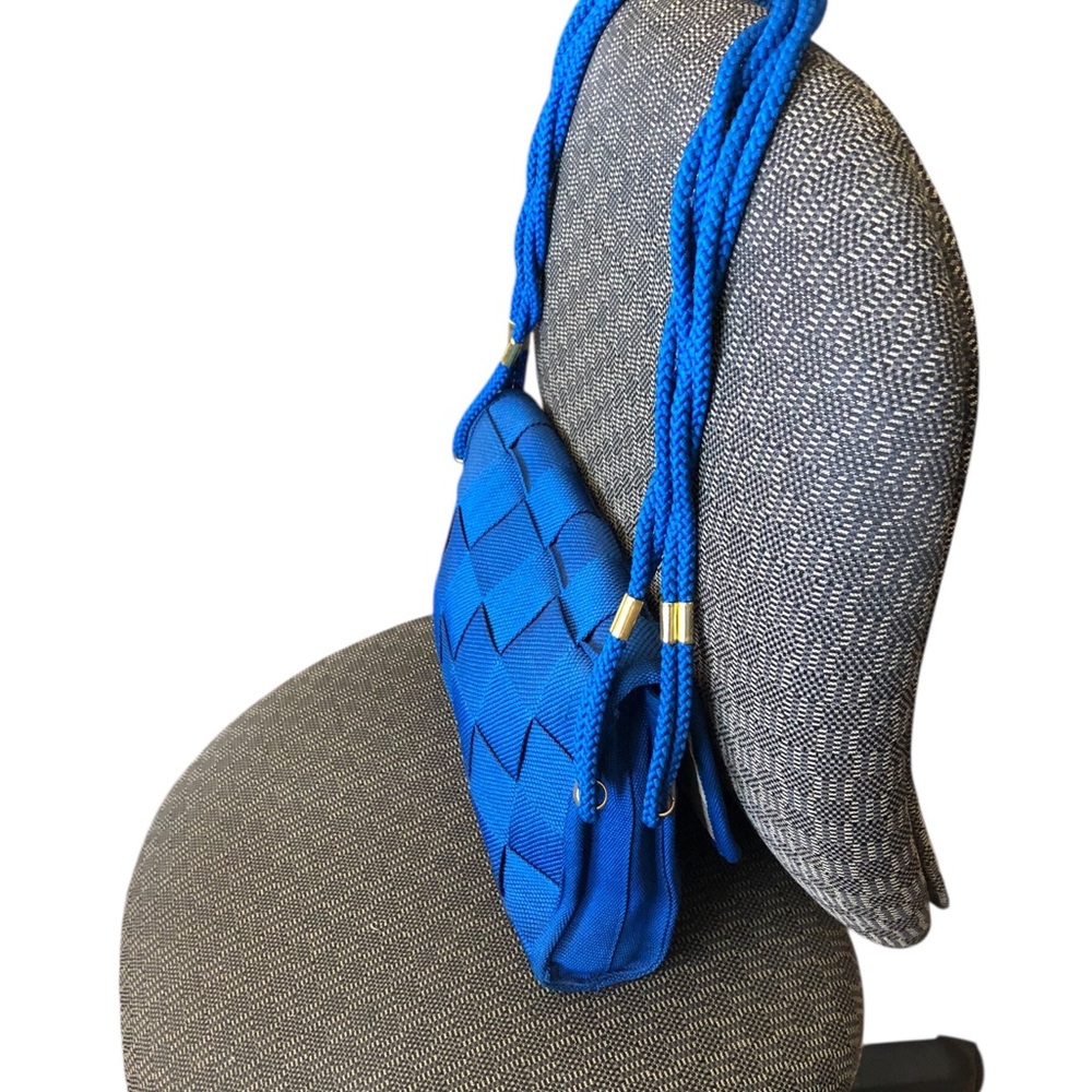 Gabriella Modern Blue Shoulder Bag with Structured Design - Picture 5 of 10